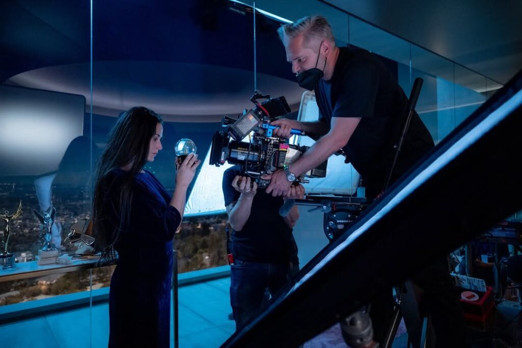 Os bastidores de A SUBSTÂNCIA “Um conto de fadas excessivo, imparável e euforicamente absurdo sobre o auto-ódio feminino” – IndieWire (2)